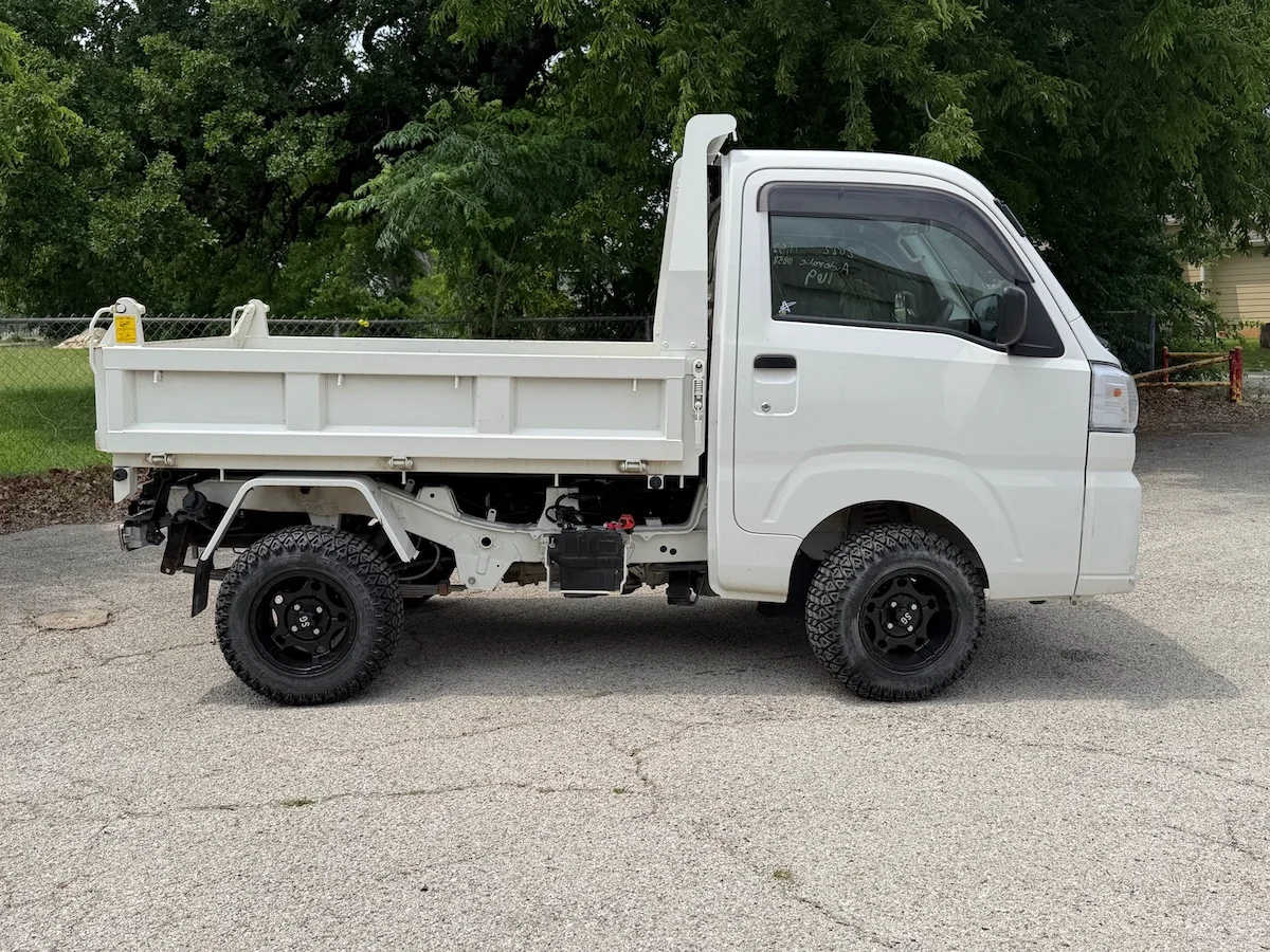 2022 Daihatsu Hijet - Image 3