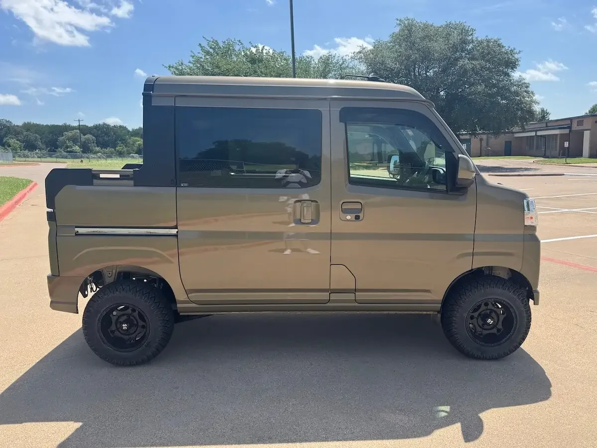 2024 Daihatsu Hijet Deck Van - Image 2