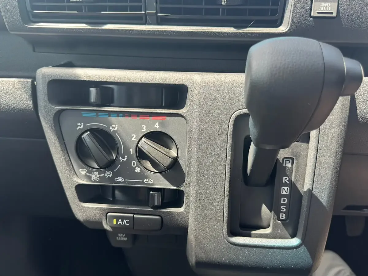 2024 Daihatsu Hijet Deck Van - Image 7