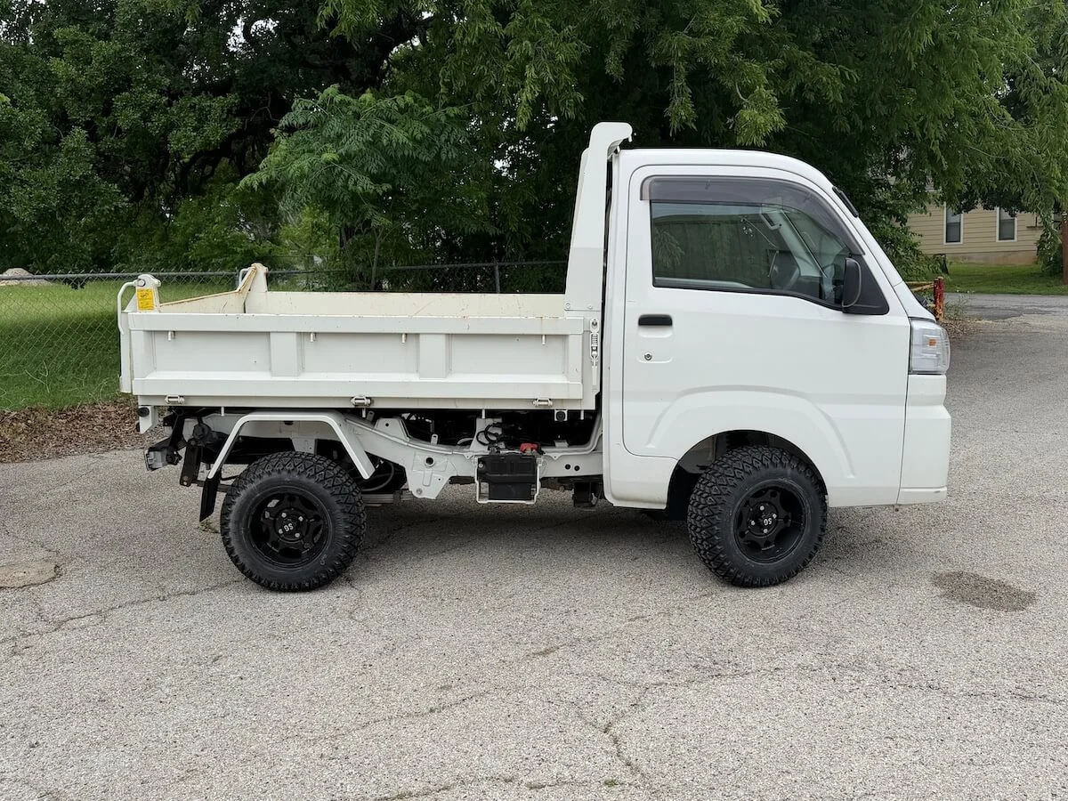 2022 Daihatsu Hijet - Image 2