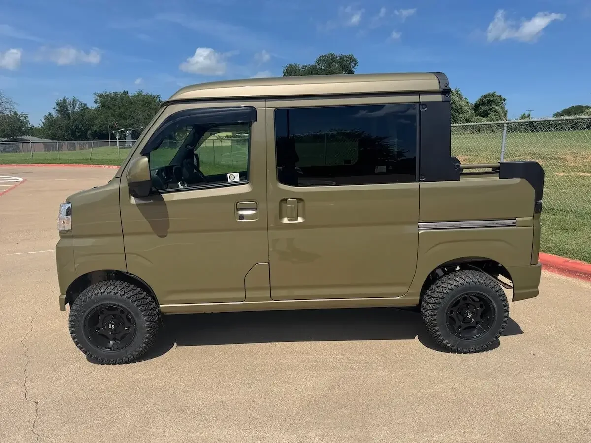 2024 Daihatsu Hijet Deck Van - Image 2